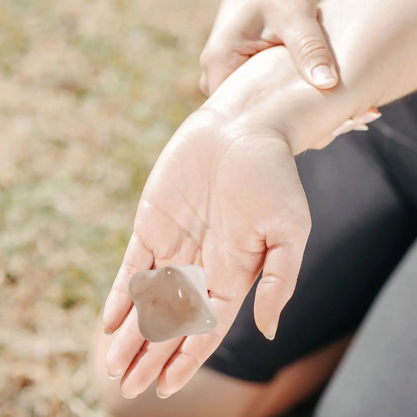 

Portable Resin Hand Massage Ball with Hexagonal Design for Grip Strength Training Muscle Relaxation Palm Acupoint Therapy