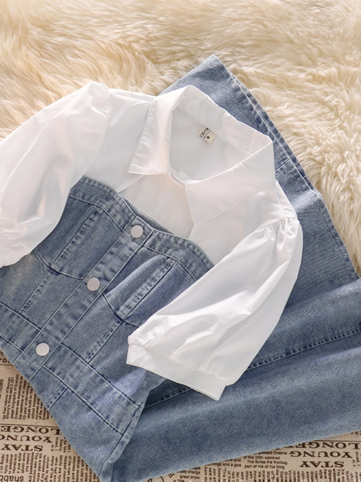 Vestido vaquero falso de dos piezas para mujer, novedad de verano, Vestido corto con cuello vuelto hueco, vestido acampanado de manga corta abombada con una botonadura