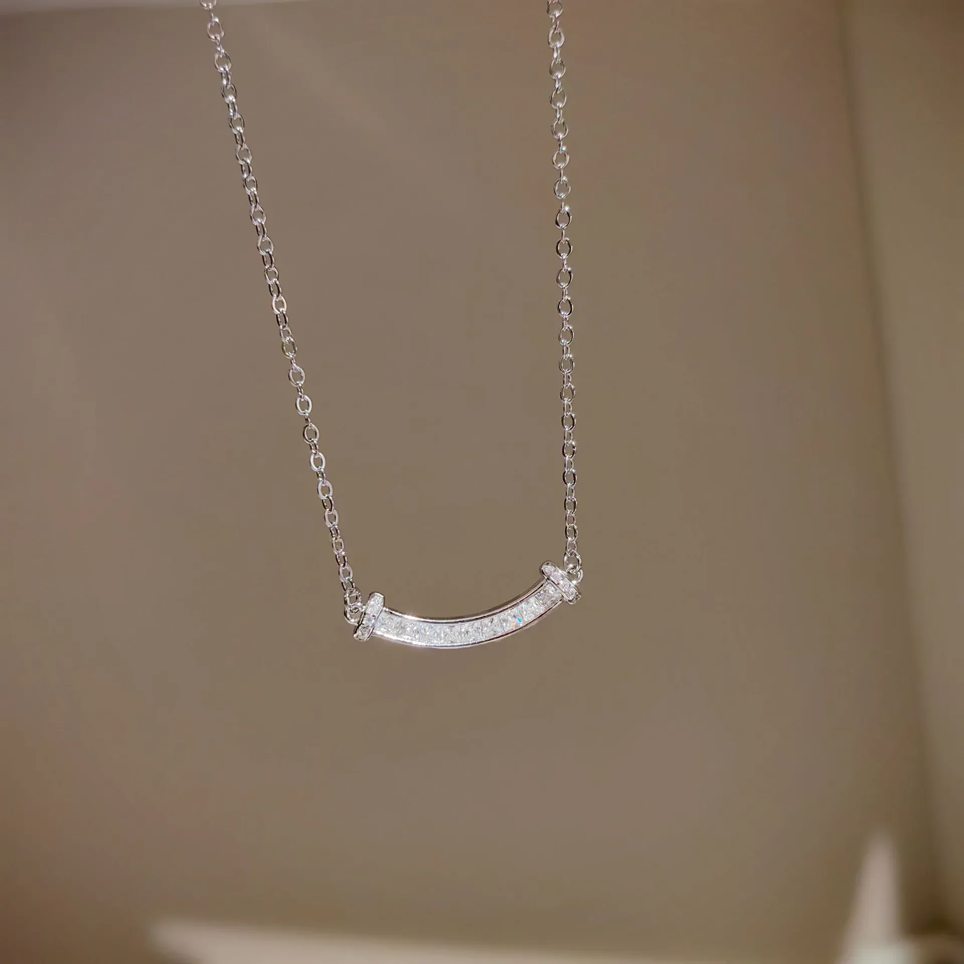 925 Sterling Silber Halsketten-Set mit T-förmigem Diamant-Smile-Anhänger, Nischendesign, zierliche Schlüsselbeinkette für Frauen, Geschenk – Detail 2