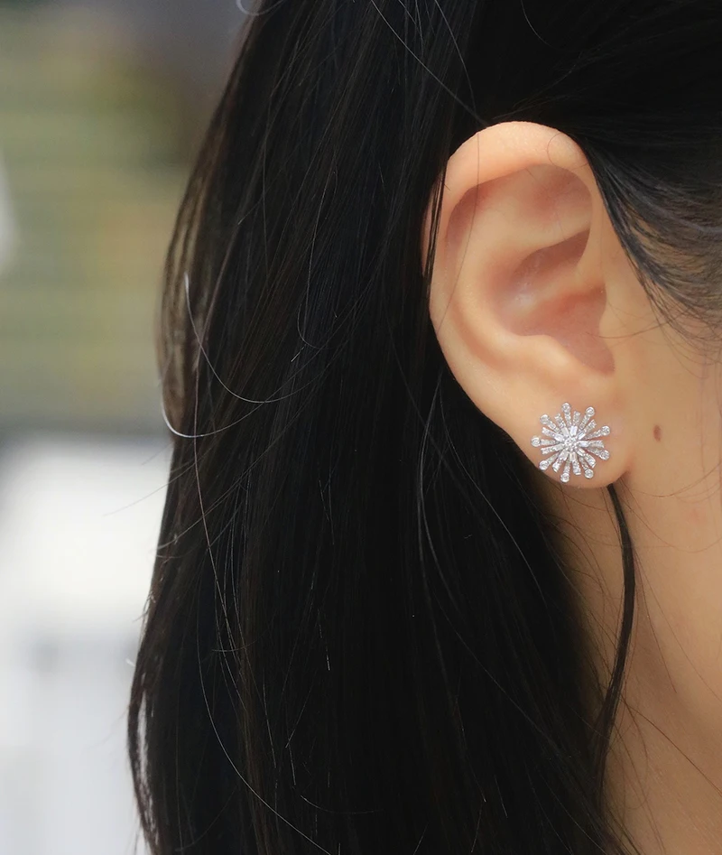 KUGG 100% 18K White Gold Earrings Romantic Elegant Style 0.50carat Real Natural Diamond Stud Earrings for Women Fine Jewelry