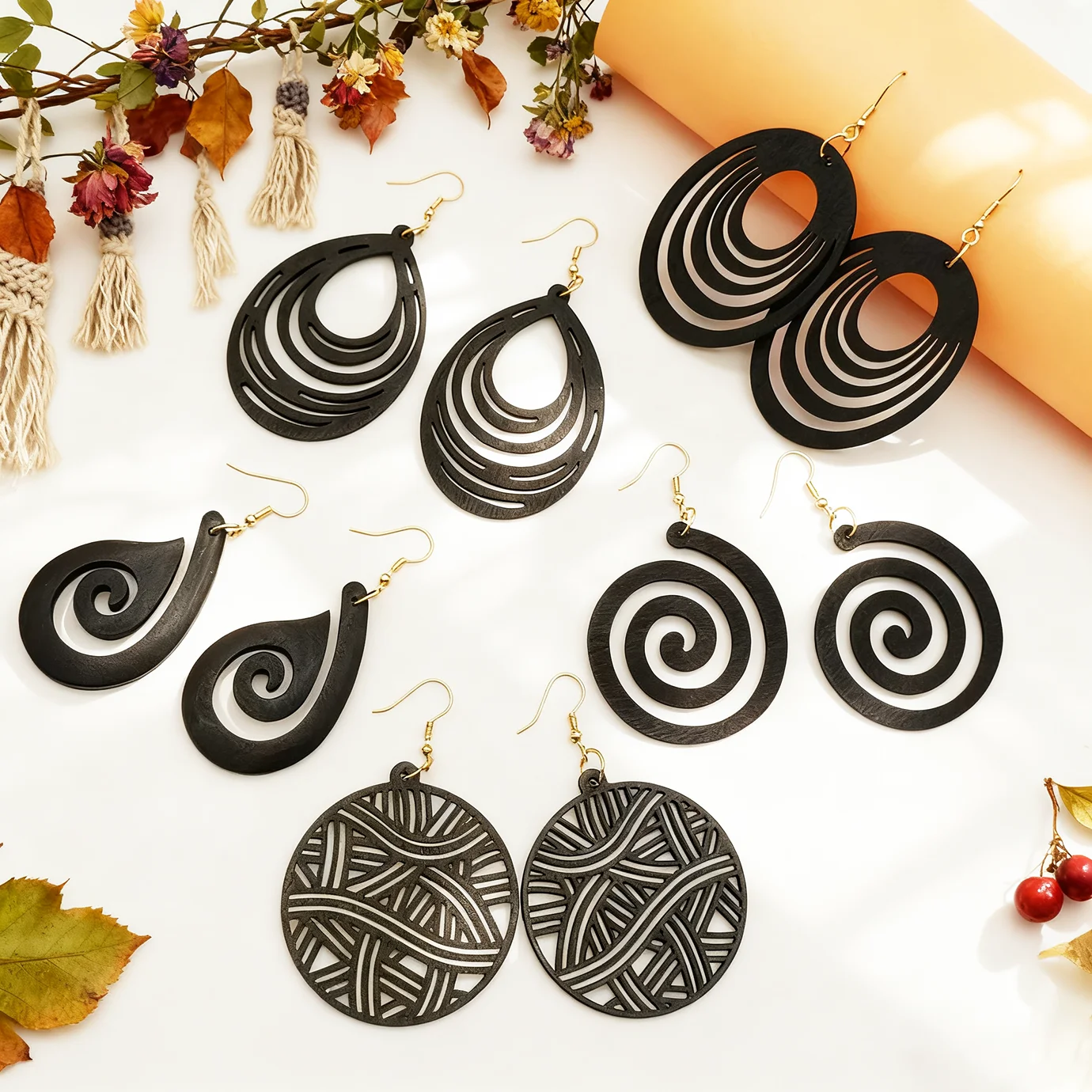 A Set of 5 Pairs of Black Wooden Hollowed-Out Earrings with Artistic Patterns, Suitable for Girls to Wear at Daily Parties