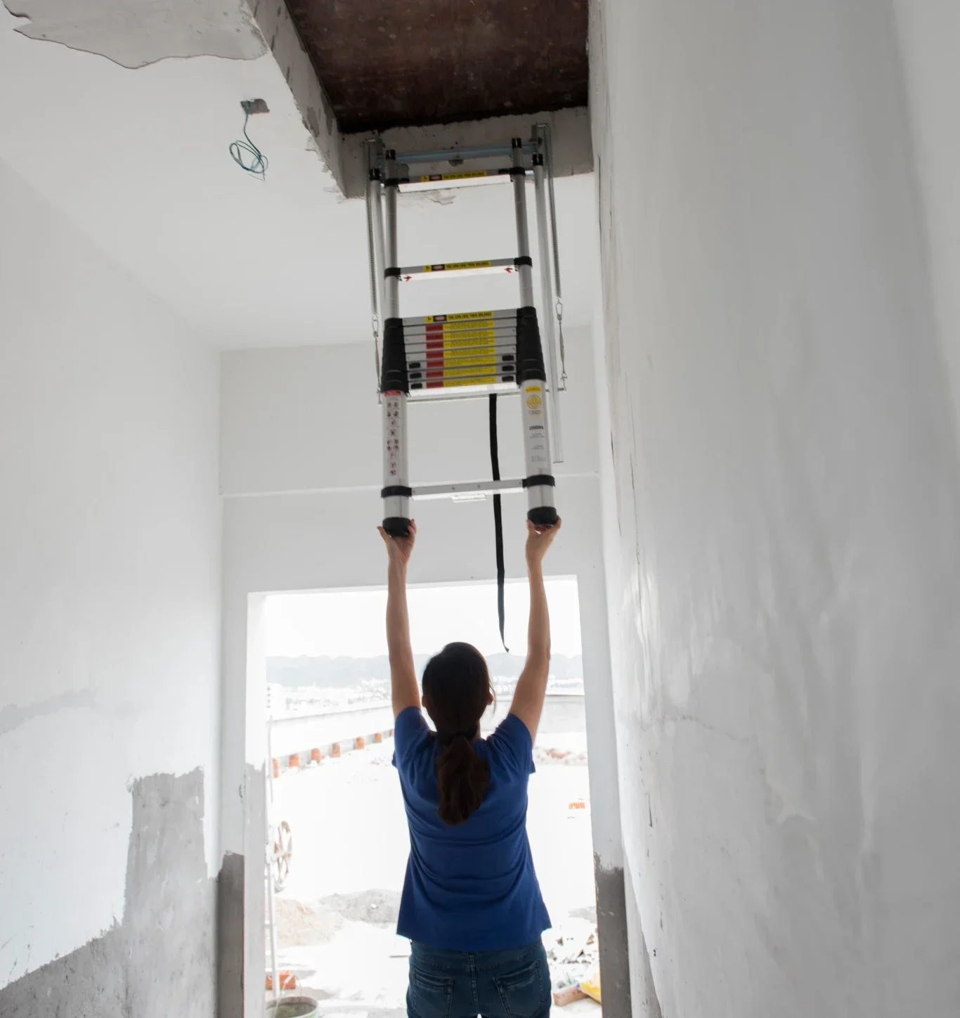 Adjustable Telescopic Attic Ladder Aluminum Material Loft Ladder for Home Using