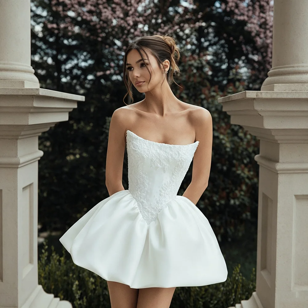 Hochzeitskleider Weiß Trägerlos Spitze Satin Mini-Ballrock Kurze Brautkleider für Cocktailparty Standesamtliche Hochzeit Empfangskleid