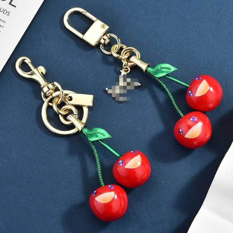

Подвеска-сумка с улыбающимся вишней, брелок, подвеска из вишневой смолы, брелок с фруктами, подвеска-сумка женская