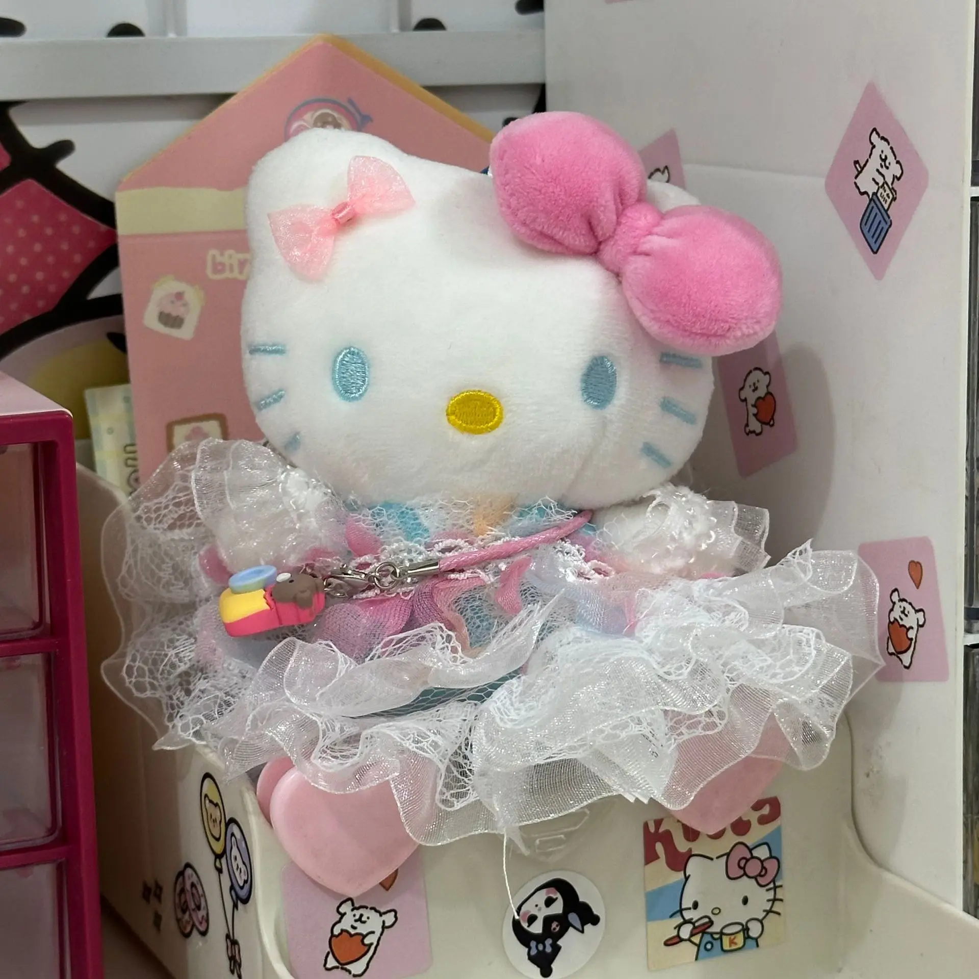 ハローキティサリーバッグぬいぐるみ漫画アニメかわいい春のお出かけ KT 猫ぬいぐるみキーホルダーファッショナブルなバックパックペンダント子供人形