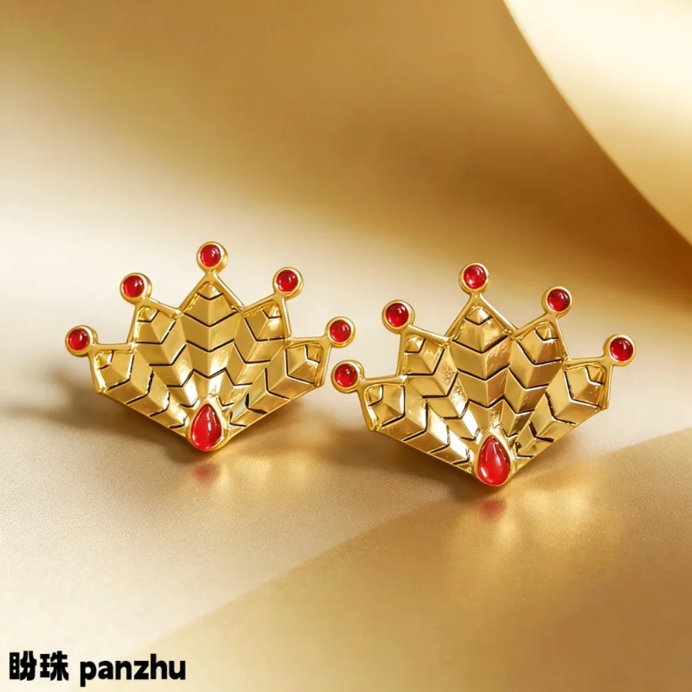 Broche Coroa Dourada de Luxo Leve com Padrão Geométrico Retrô Incrustado com Pedras Vermelhas, Distintivo de Metal, Joia de Alta Qualidade para Terno e Vestido