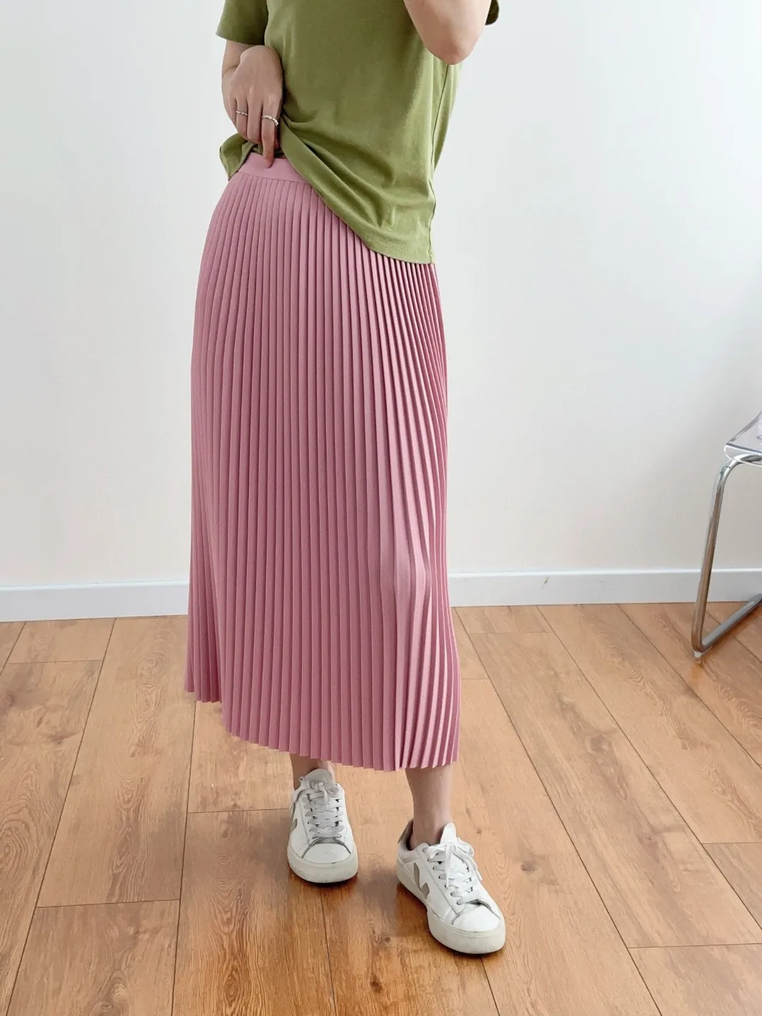 

2024 Spring/Summer New Women's Wear Fashion Solid Color Simple High Waist Three-Dimensional Fabric Quite Wide Pleated Skirt 0409