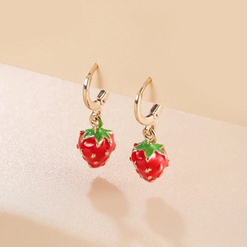 Orecchini pendenti con frutta dal Design innovativo per le donne anello con orecchio a goccia in rame a forma di fragola per adolescenti accessori