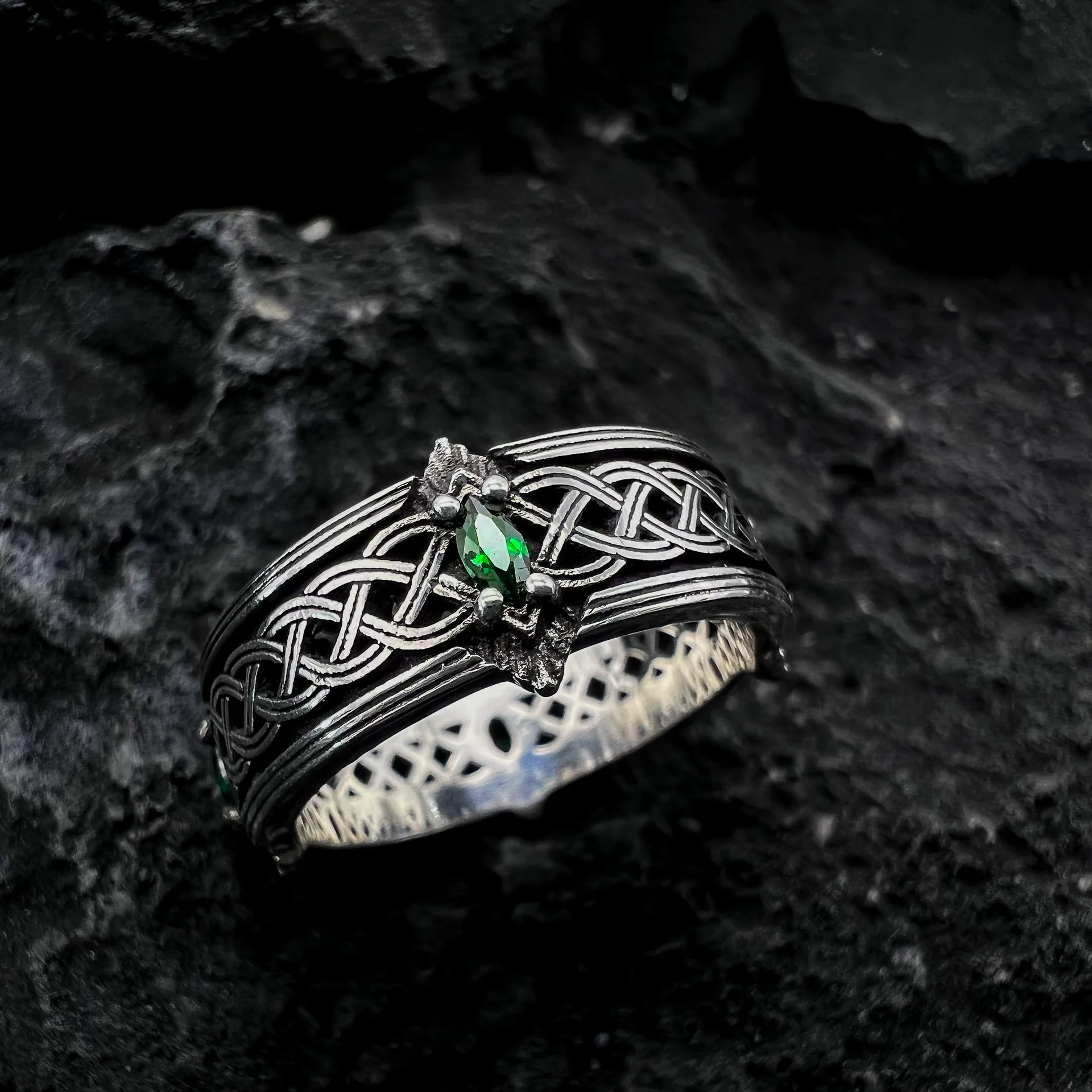 

Retro Charm Emerald Ring for Men Open Adjustable Guardian Ring Vintage Antique Gothic Punk Motorcycle Rider Jewelry Accessories