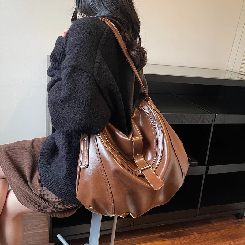 حقيبة ذات سعة كبيرة بتصميم مريح 2025 حقيبة كتف كروس متعددة الاستخدامات جديدة للتنقل اليومي حقيبة حمل جلدية ناعمة 3083JY