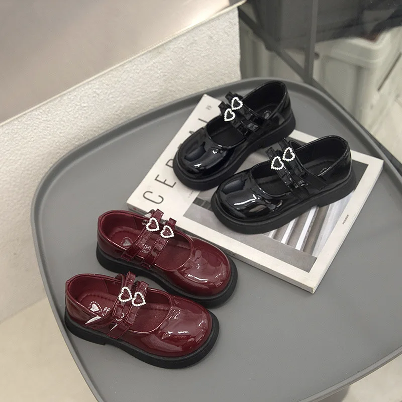 

Spring Autumn Girls Loafers Soft Soled Shoes Performance Children Velcro Heart Rhinestones Shoes Girls Lacquered Leather Shoes