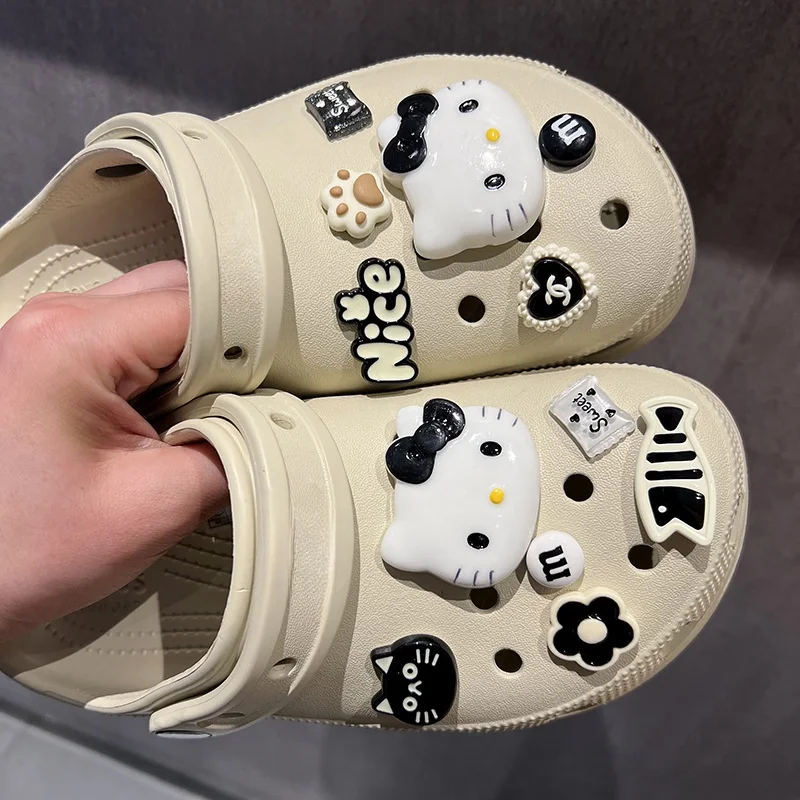 Miniso 12pcs Hello Kitty Y2K รองเท้า Charms ชุดน่ารักการ์ตูนเรซิ่นอุปกรณ์ตกแต่งสําหรับ Clogs รองเท้าแตะไอเดียของขวัญสําหรับคริสต์มาส