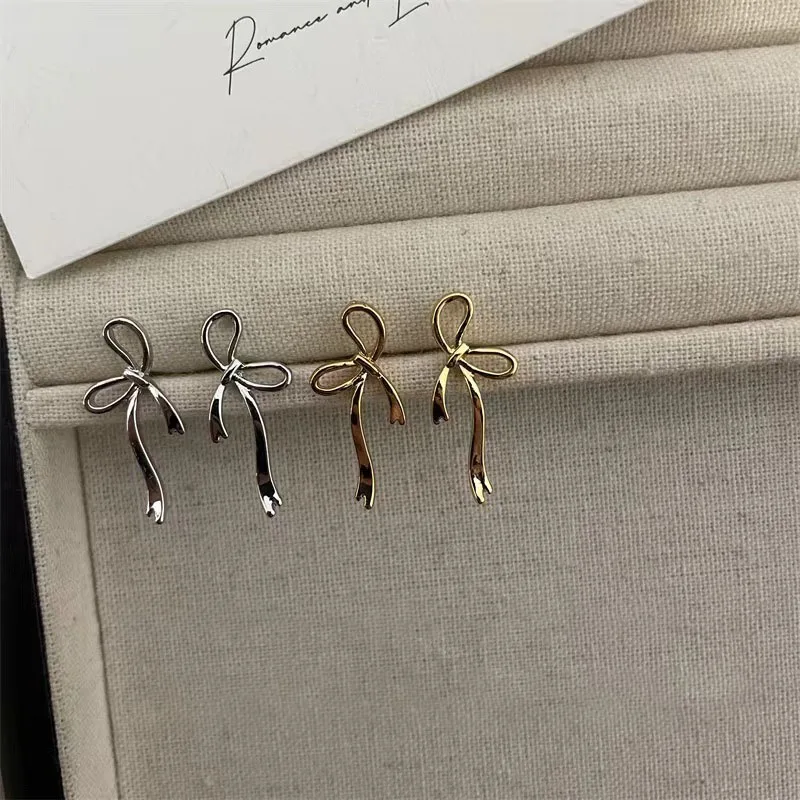 Orecchini Color oro moda per le donne orecchino per unghie con fiocco nuovo 2024 gioielli alla moda carino Piercing accessori per l\'orecchio regalo