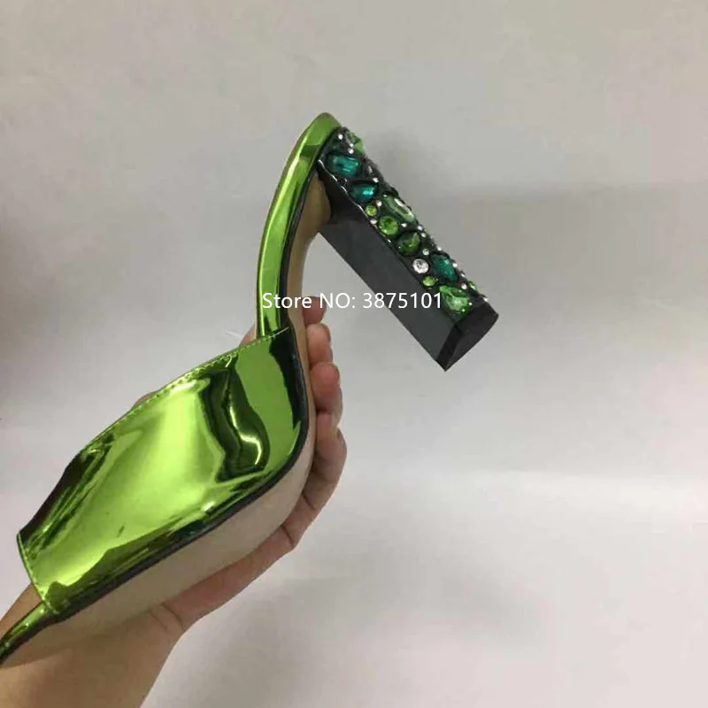 Pantofole con tacco in cristallo in pelle verniciata donna sandali Desgin unici scarpe con tacco quadrato medio Open Toe Summer Slides
