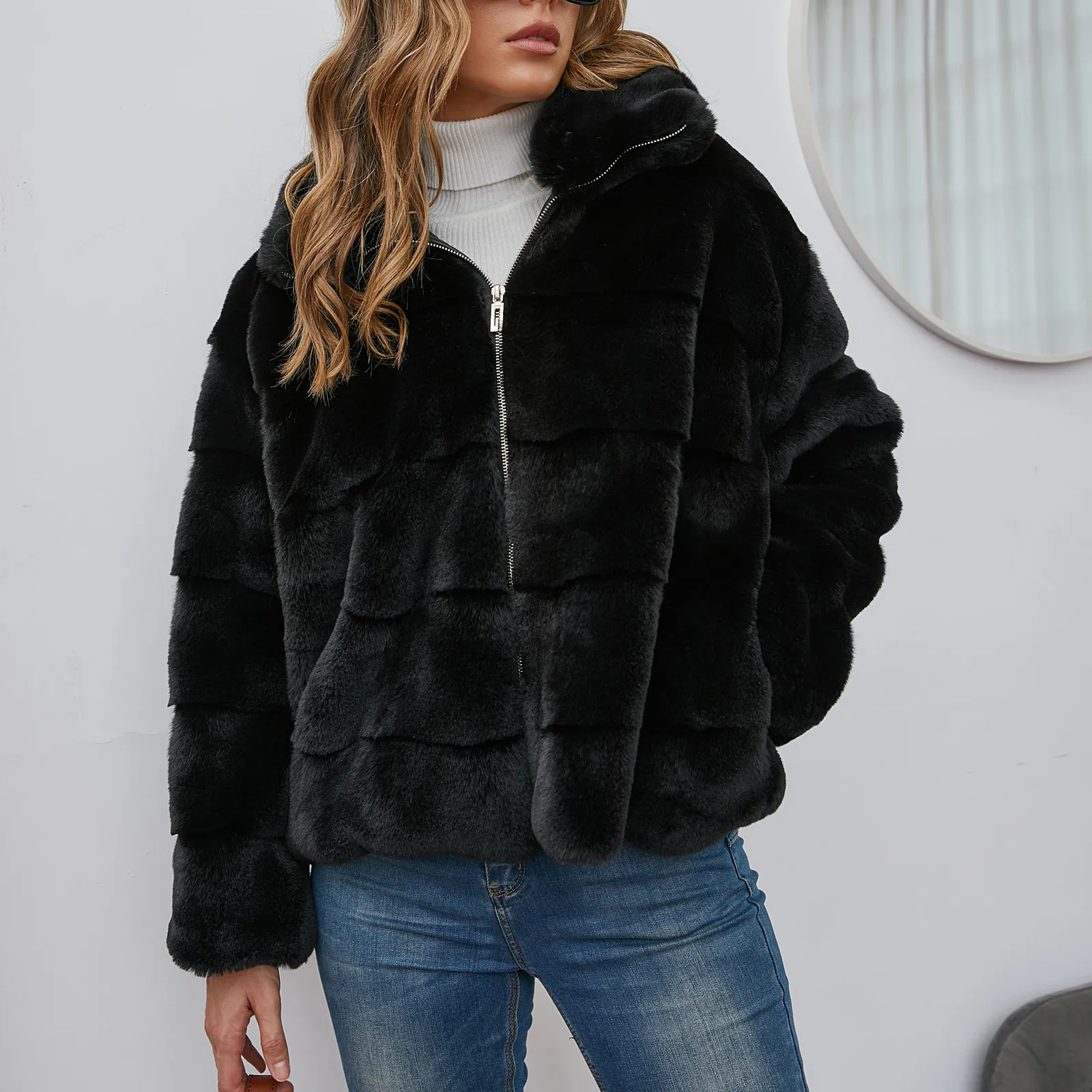 Giacca trapuntata alla moda in pelliccia sintetica da donna con cerniera Capispalla casual in peluche ispessito Cappotto maglione invernale caldo oversize con cappuccio