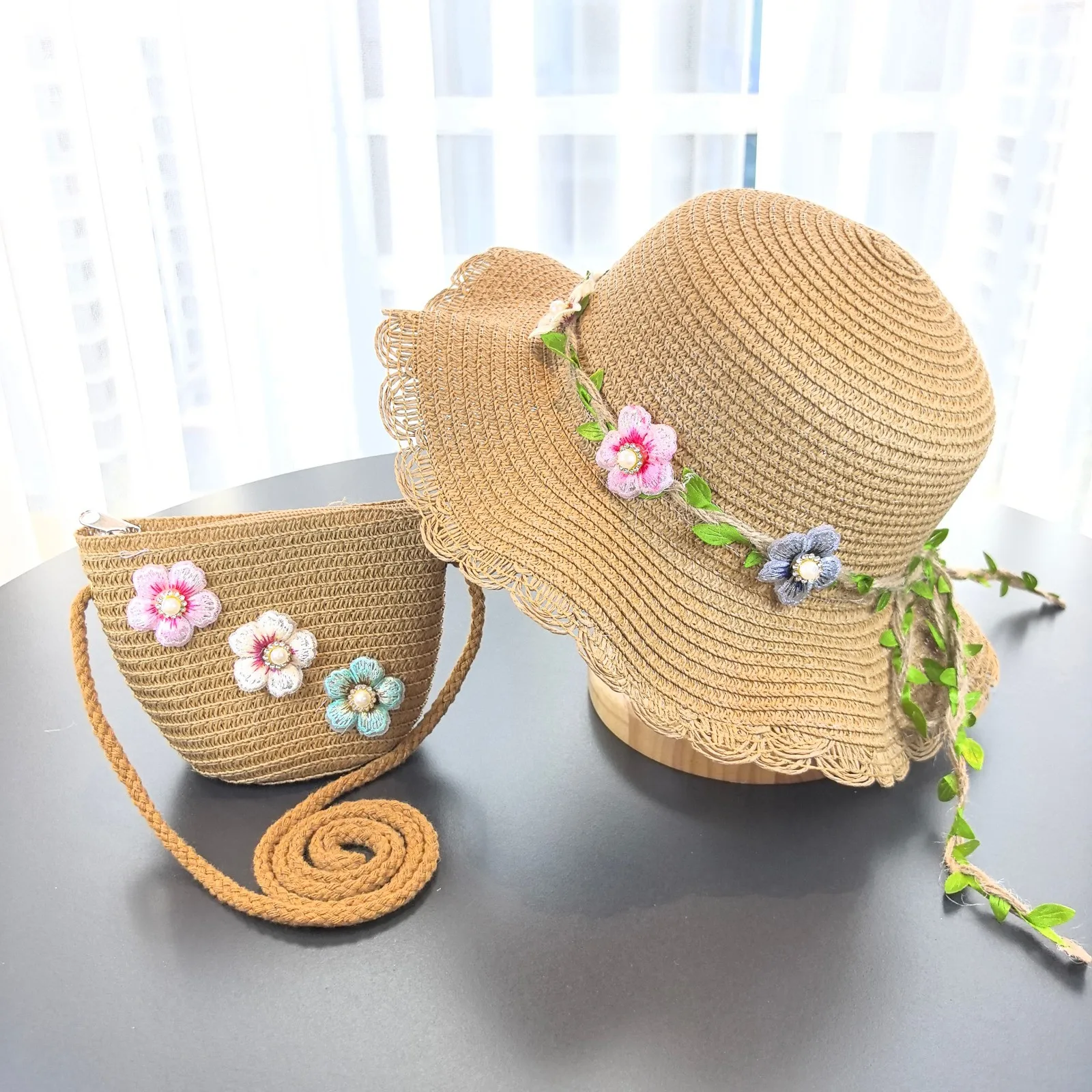 Neuer Strohhut für Kinder mit breiter Krempe, Strandhut, modischer Schleifen-Strandhut, Sommer-Strandtasche
