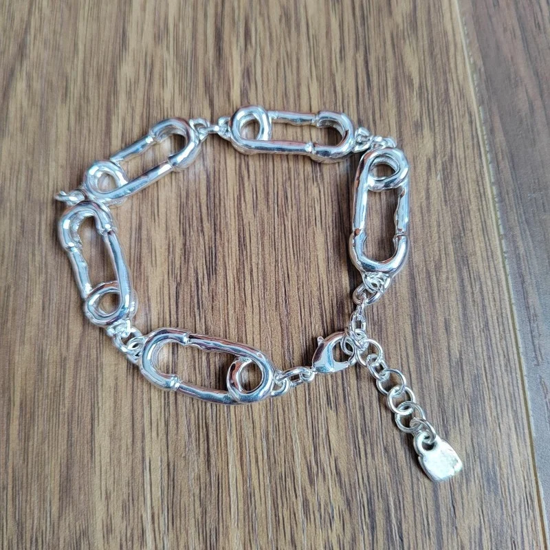 

2026 New Creative Design Light Luxury Versatile Bracelet, Suitable for Fashion and Leisure Jewelry