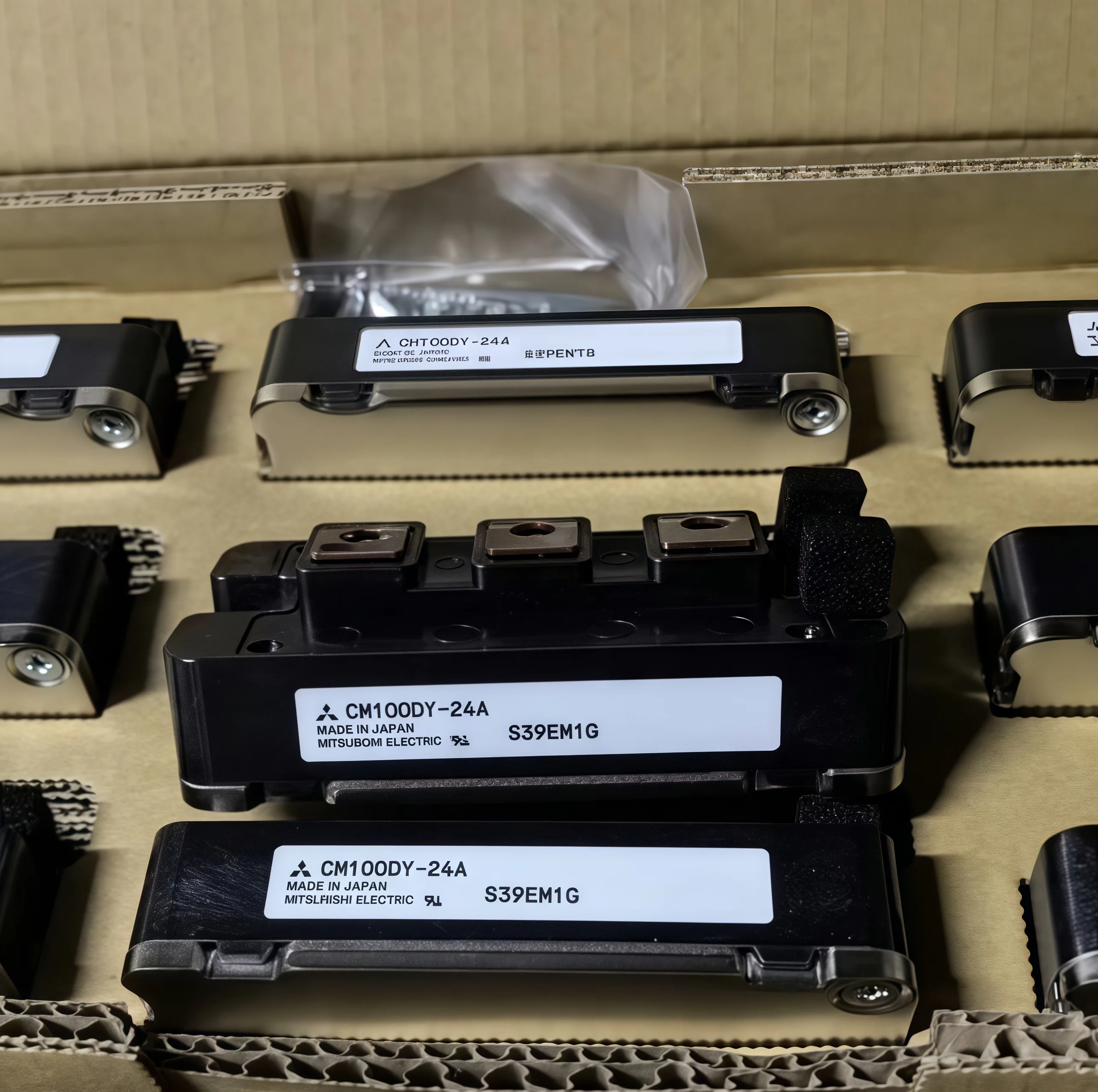 

IGBT module Mitsubishi CM100DY CM150DY CM200DY CM300DY-24A Brand new original stock!