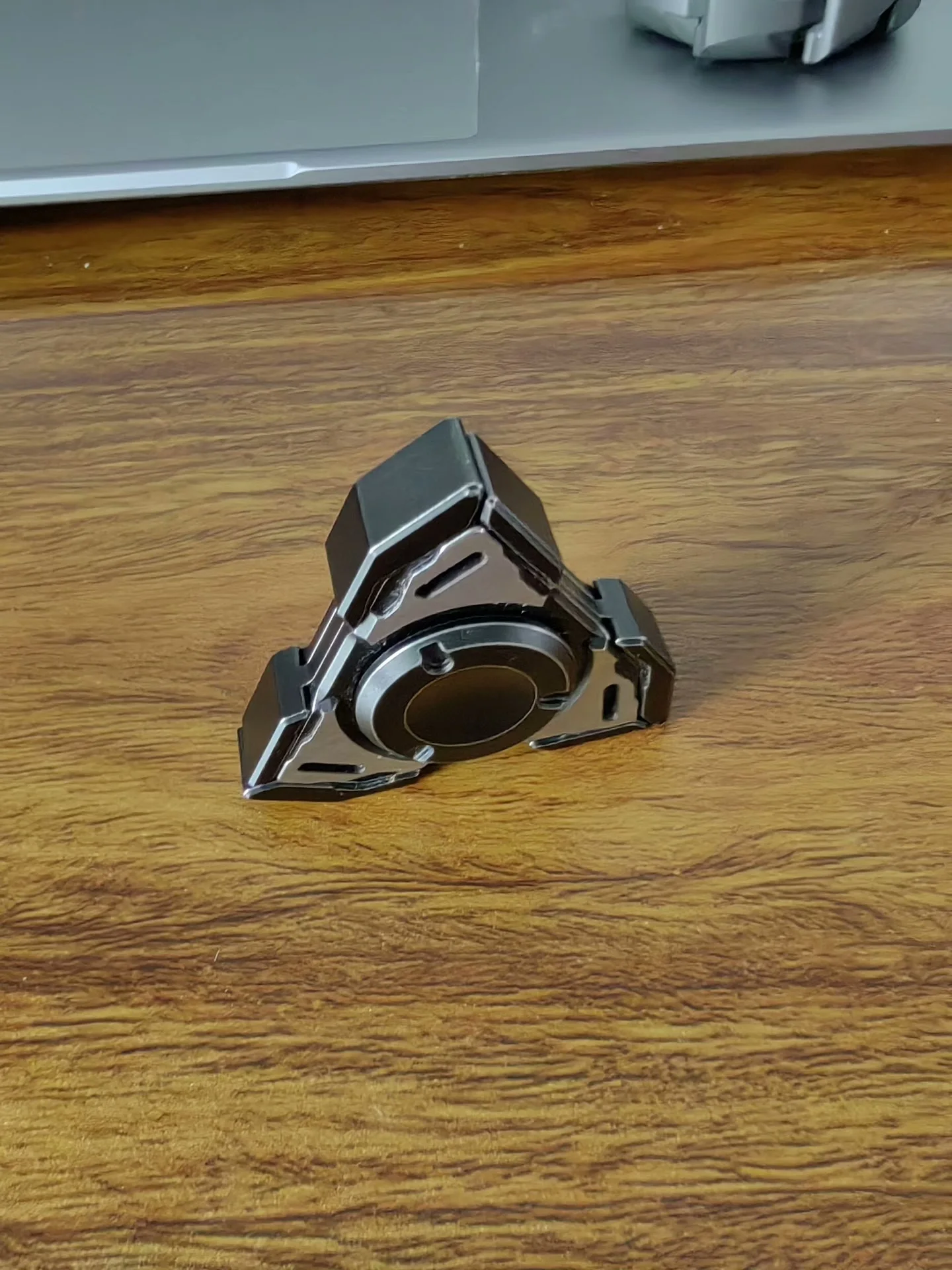 Used EDC Wan Wu broken blade gyro stainless steel material panda color scheme EDC Decompression Toy
