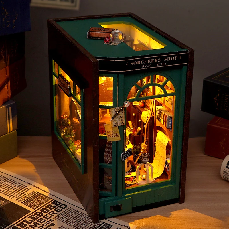 Miniatura de madeira Modelo Livro Nook, Kit DIY, Sorcerer's Shop, Casa Bookend com Luz, Diário Mágico, Estante, Home Decor, Amigos Presentes