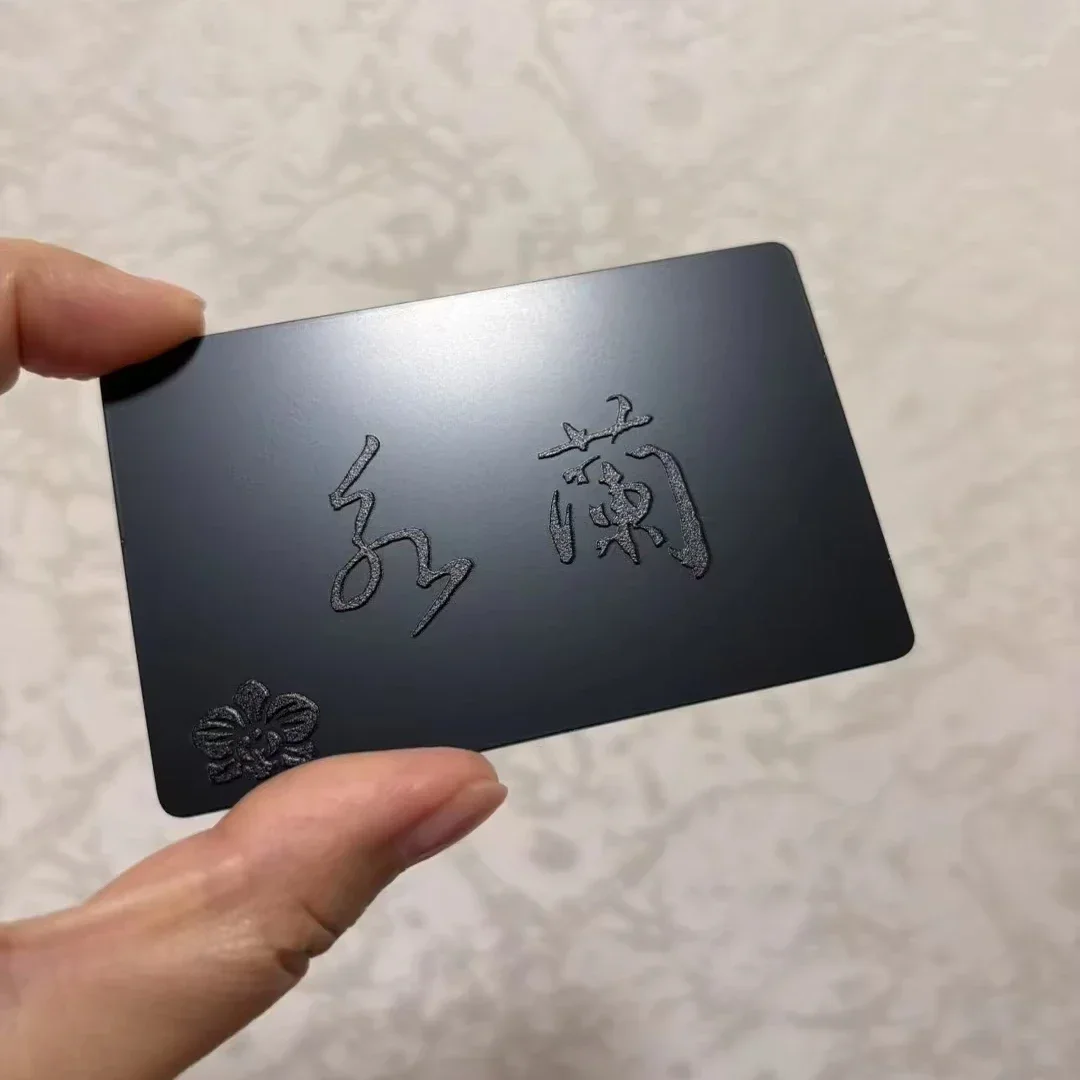 بطاقة عمل معدنية سوداء غير لامعة فاخرة محفورة بشعار فارغ من الفولاذ المقاوم للصدأ بطاقة VIP للعضوية