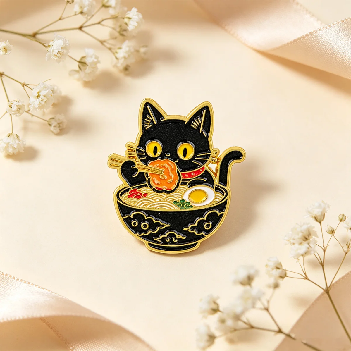 2/3-teiliges Set Niedliche Schwarze Katze Emaille-Anstecknadel Japanische Nudel Cartoon-Abzeichen für Rucksäcke Kragen Reversnadel Hut Schmuck Geschenke für Freunde – Detail 2