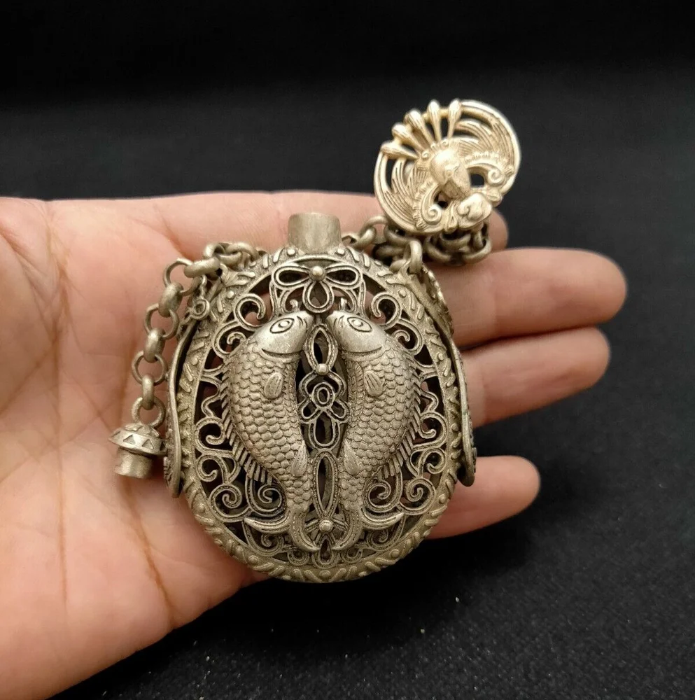 Noble copper old tibet silver double fish pendant Hollow out snuff bottle