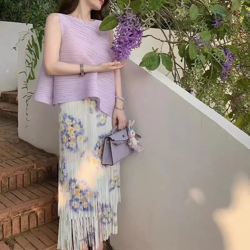 

Summer New Arrival Vest and Tassel Skirt Set Folded Asymmetrical Length Skirt