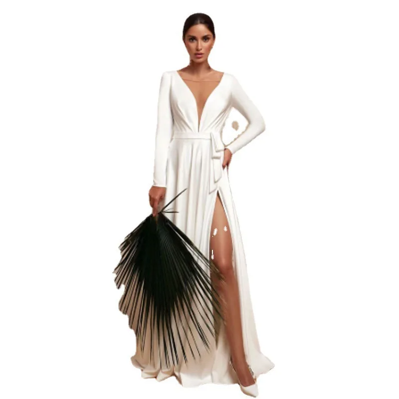 فستان زفاف أنيق، فستان زفاف أنيق وبسيط بأكمام طويلة مع خط عنق طويل