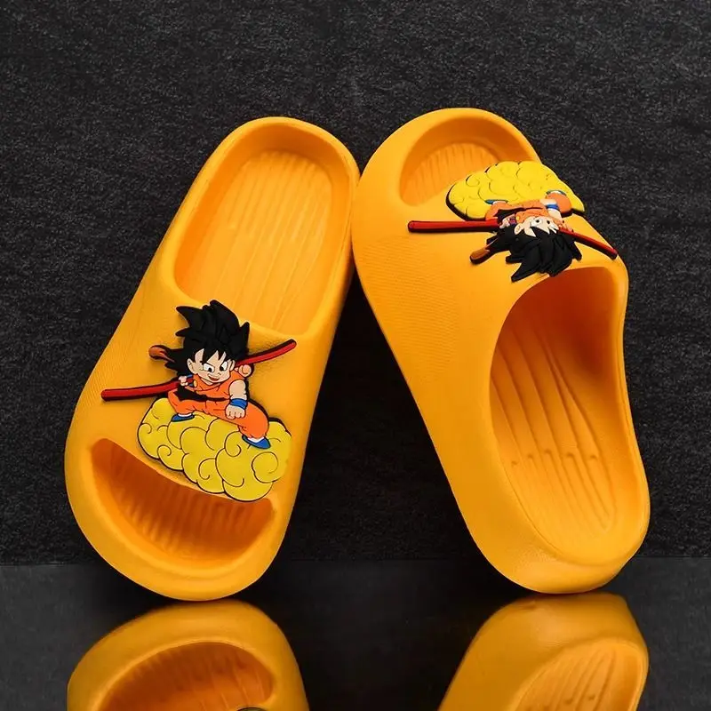 Sandalias antideslizantes de suela suave con patrón de moda y personalidad de verano para niños de dibujos animados de Dragon Ball Goku chanclas ligeras de EVA