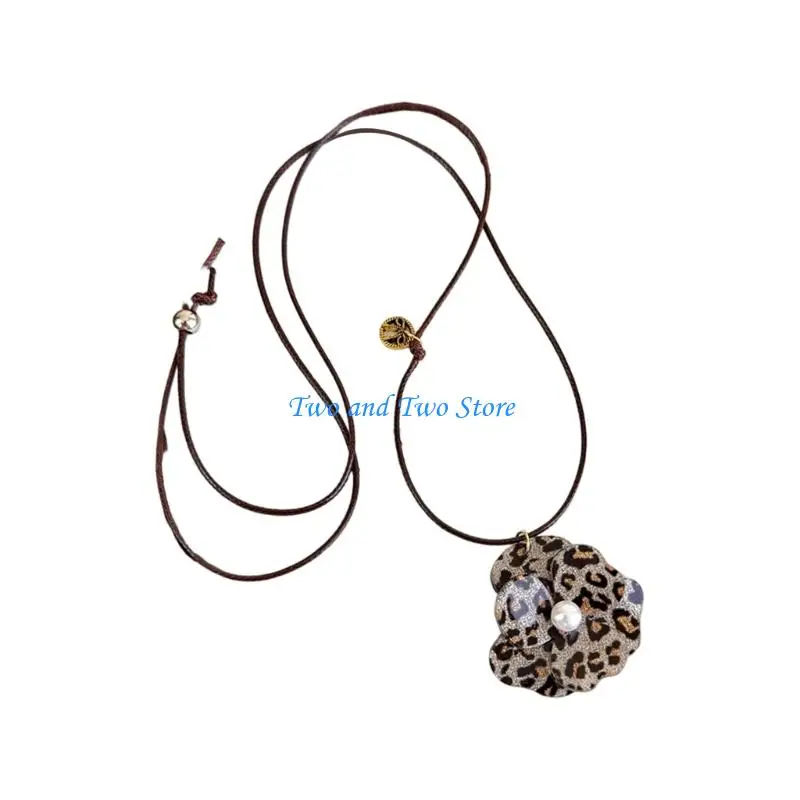 

HX6F Unique Detailed Flower Pendant Vintage Leopard Print Necklace for Her Jewelry