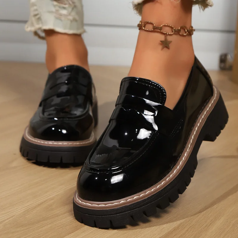 حذاء بدون كعب جديد لخريف 2025 مقاس كبير حذاء فردي على الموضة الأوروبية والأمريكية للنساء