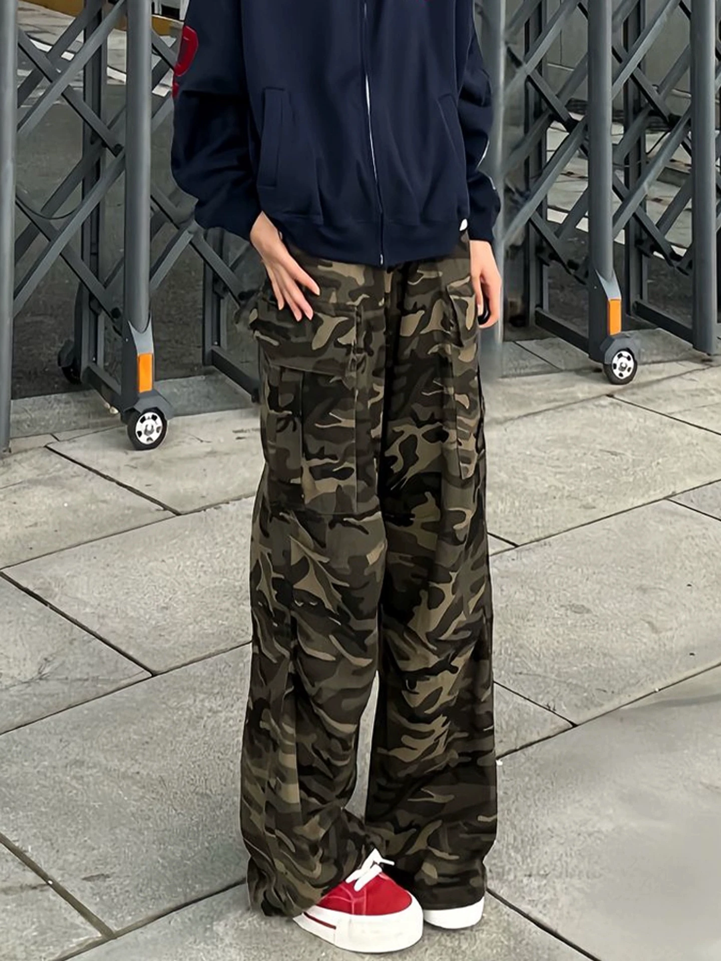 

Мужские брюки в американском стиле с камуфляжным принтом, прямые, свободные, широкие, для работы, в стиле High Street, длинные брюки-карго
