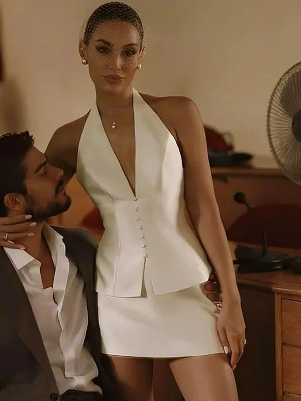 Maßgeschneiderte Elegante Beige V-Ausschnitt Neckholder Hochzeitskleider Charmantes Einreihiges Zweiteiliges Set Vestidos Brautkleid