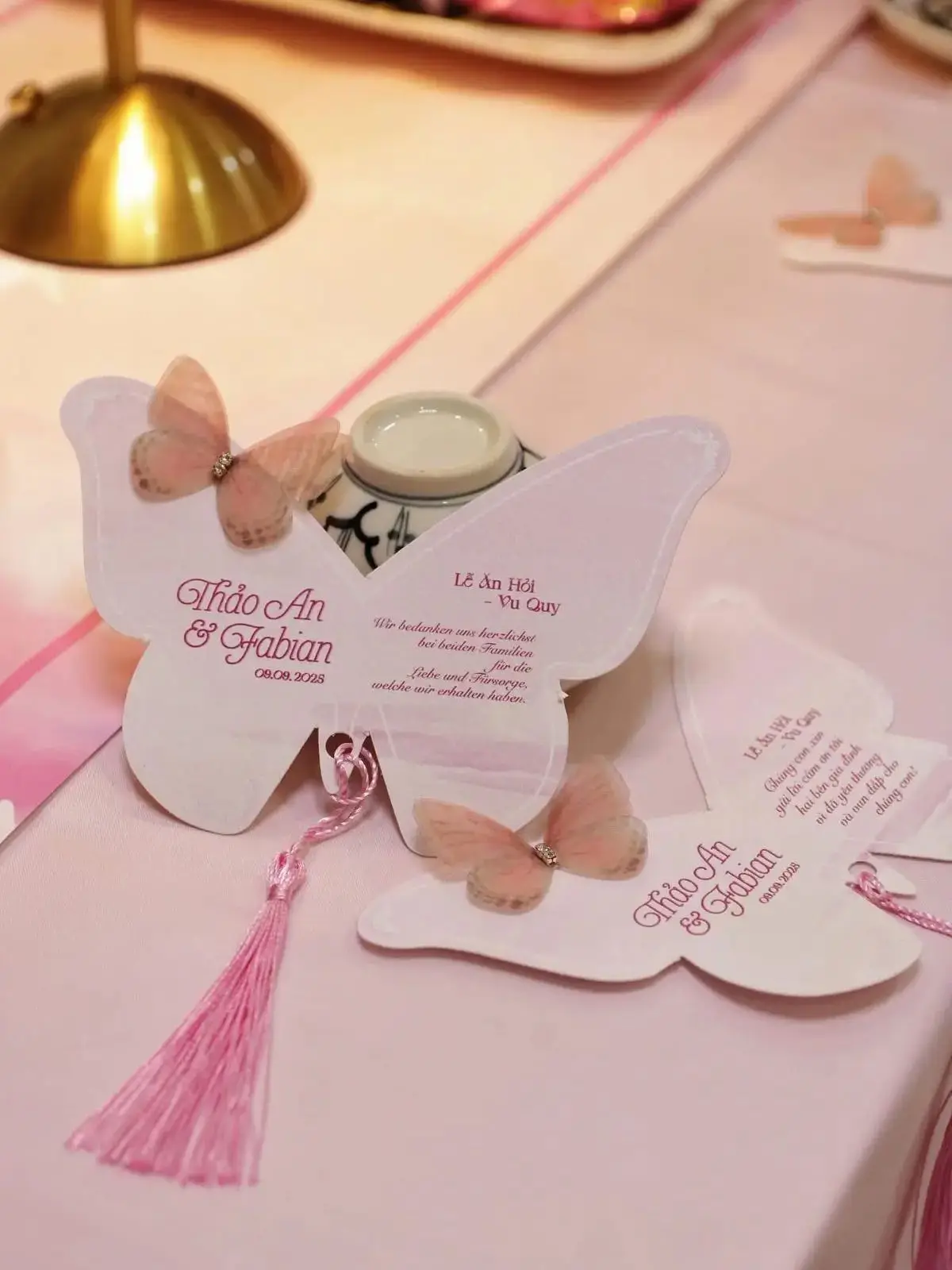 luxury-custom-butterfly-tassel-wedding-place-card-printed-aesthetic-modern-reception-decor-elegant-wedding-stationery-name-cards