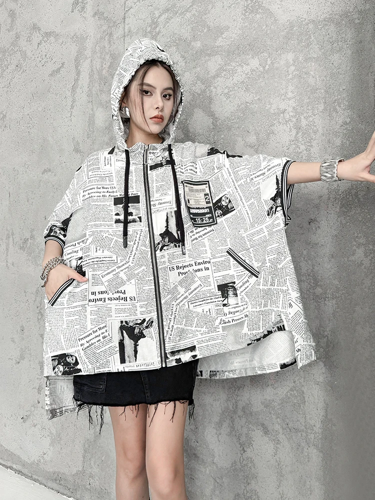 

SuperAen Spring 2024 New Chinese Loose White Newspaper Printed Short Sleeve Hoody Outerwear