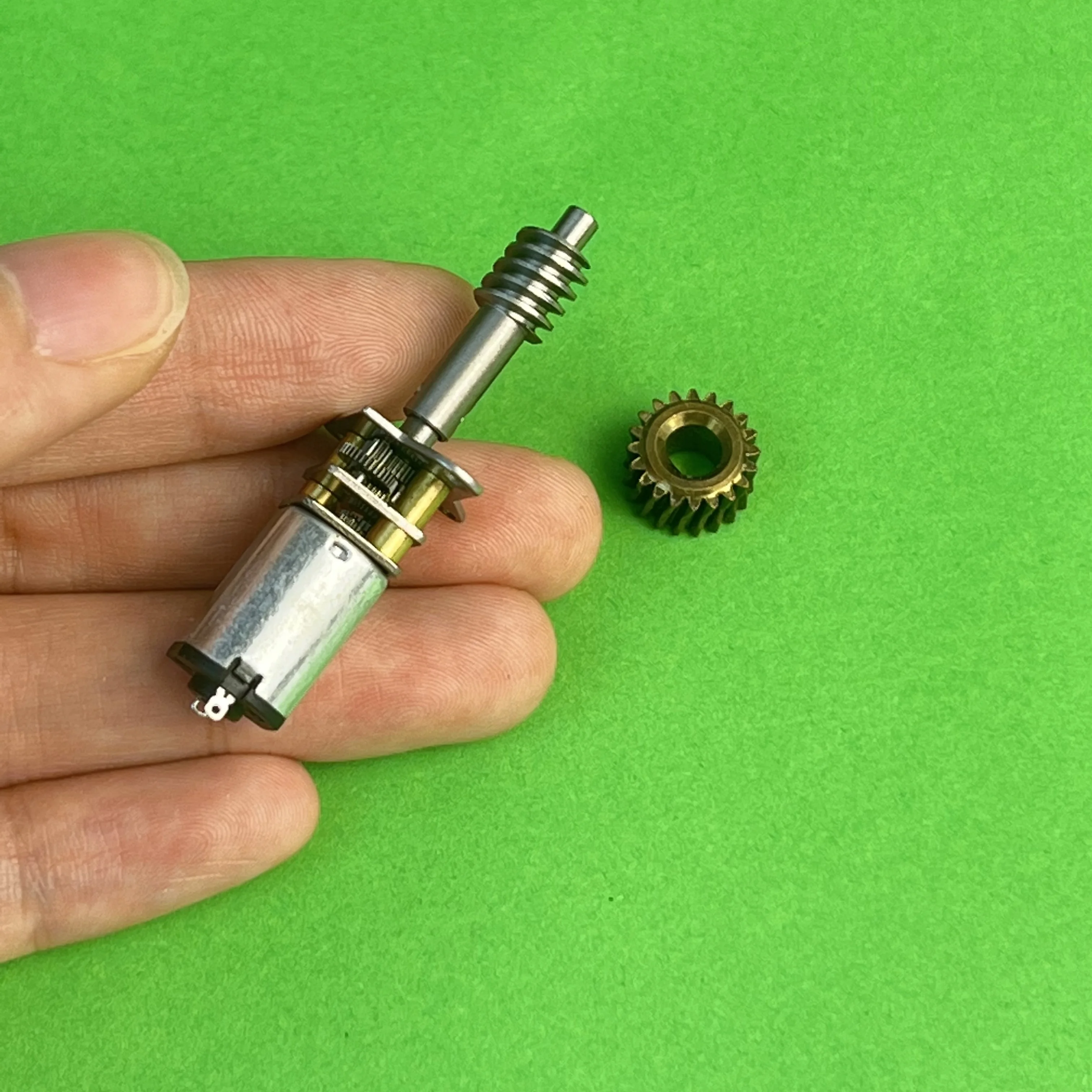 N20 تيار مستمر 3 فولت 5 فولت 6 فولت 62 دورة في الدقيقة محرك علبة التروس المعدنية الكاملة طويلة برغي رمح دودة والعتاد لنموذج طائرة