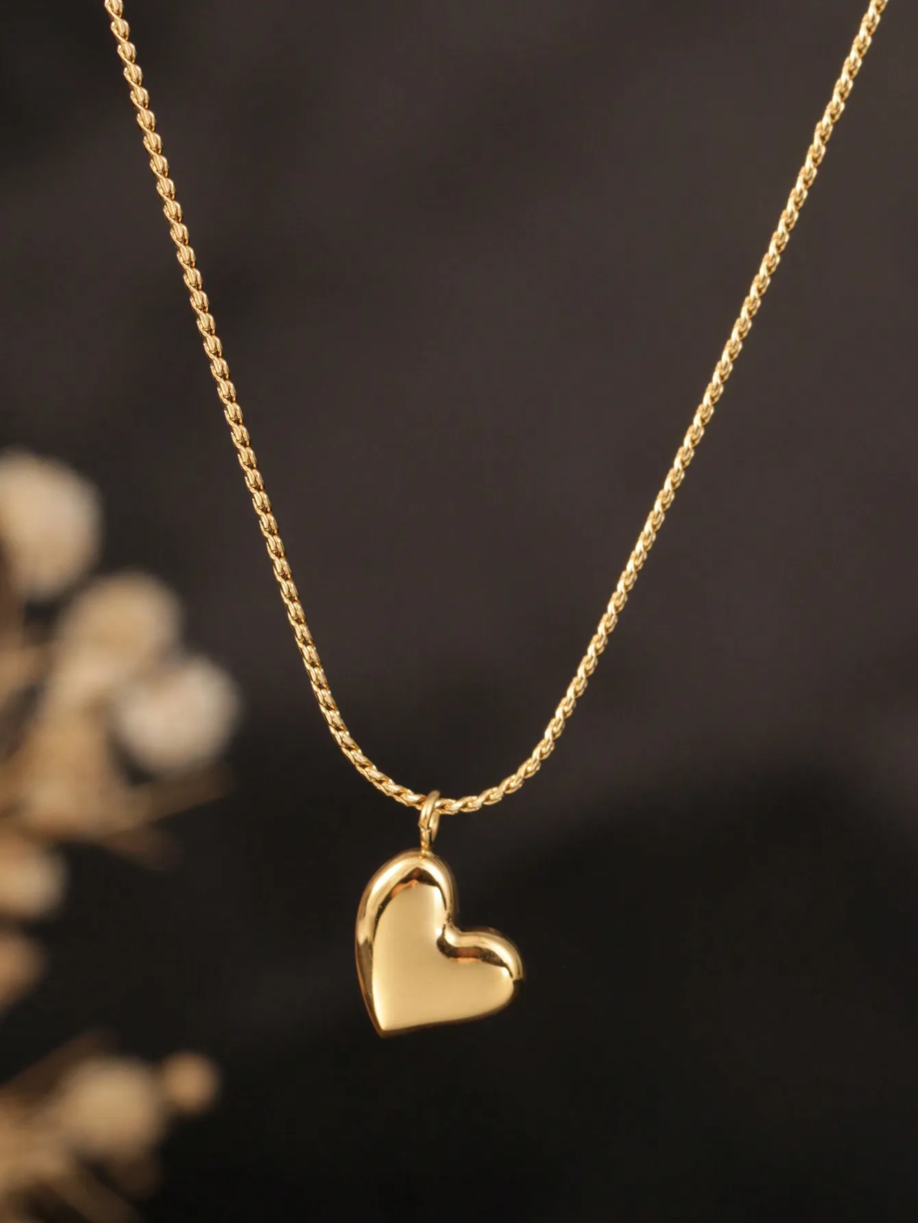 1 Piece European and American Style Stainless Steel Heart-Shaped Pendant Necklace, Simple and Stylish Curved Cute Heart-Shaped Design, 18K Gold Color Women's Jewelry, Fashionable and Versatile, Trendy, Suitable for Women's Daily Wear to Work, Gift for Mother, Gift for Wife, Anniversary Gift