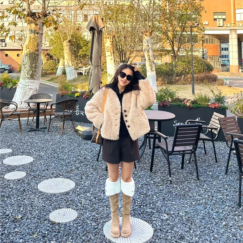 เสื้อโค้ทขนสัตว์สำหรับผู้หญิง รุ่น Thi Warm Wide Ne Cosite หนังแท้ ขนแกะ 00% ทรงหลวม สวมใส่สบายสำหรับฤดูหนาว พร้อมปกขนแกะ