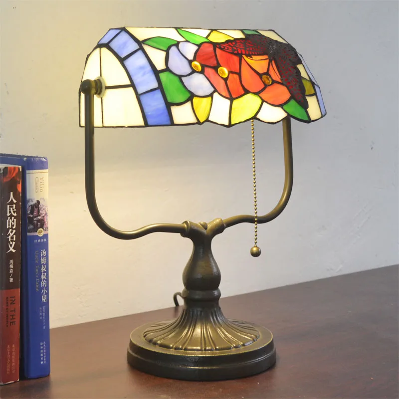 American Retro Old Shanghai Nostalgic Bank Lamp LED Warm Light Stained Glass Shade Metal Base Bedroom Bedside Lamp Desk Lamp