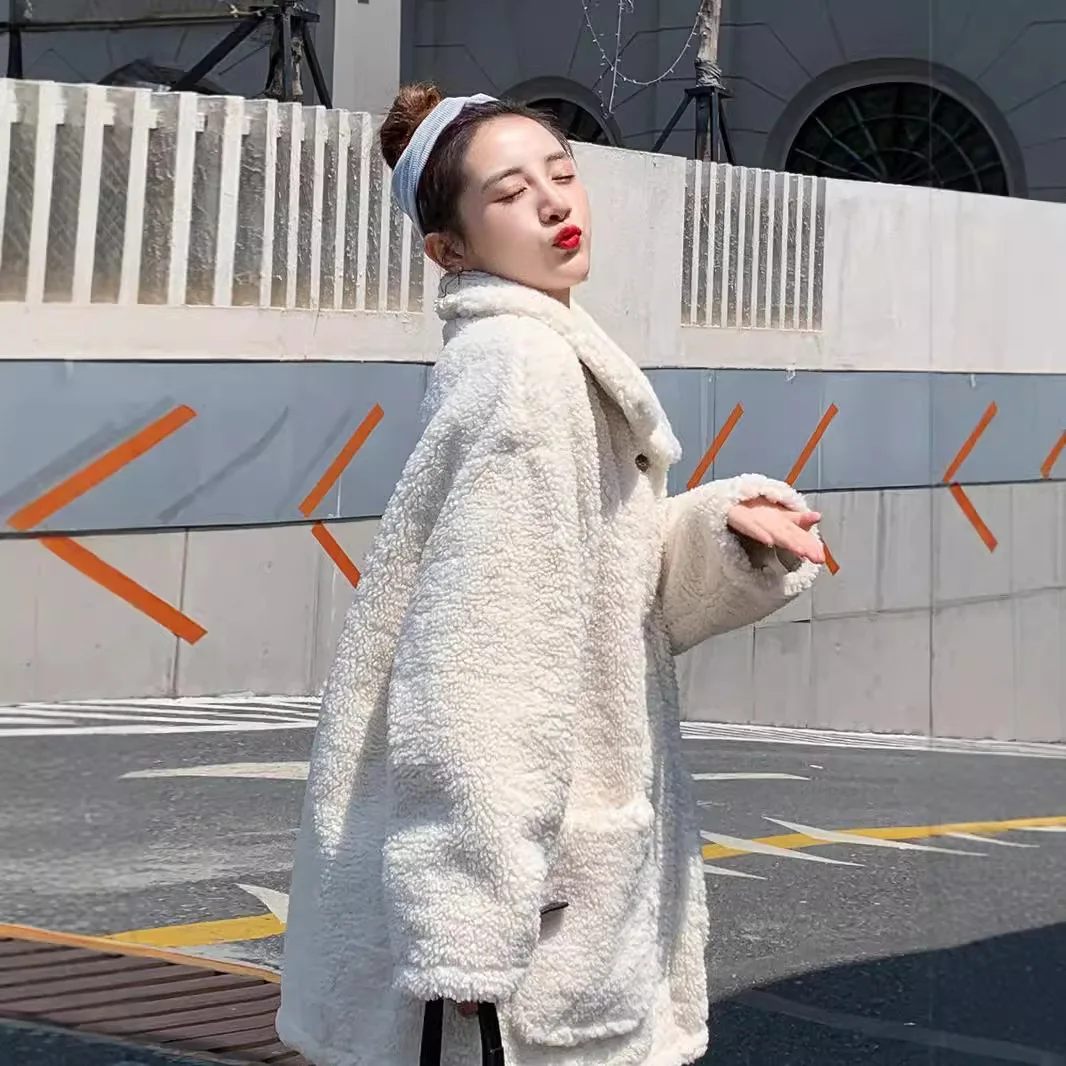 Winter medium and long lamb fur fur fur coat loose casual lapel plush coat thickened button clothes