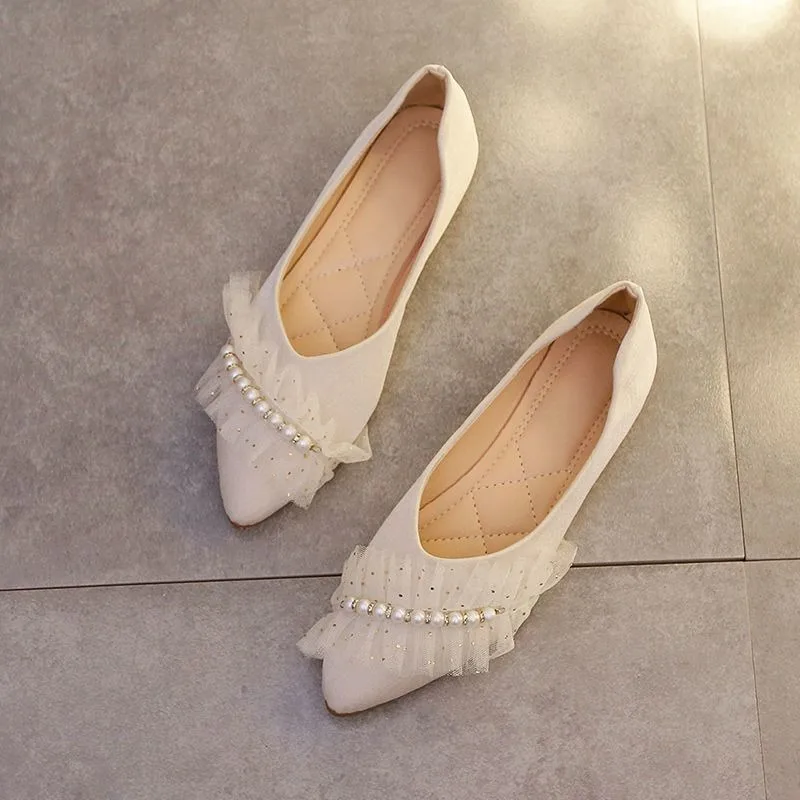 

Женские балетки 2026: Модные туфли с острым носком и жемчужным декором, удобные повседневные туфли