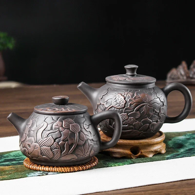 1pc Tea Pot Purple Clay Teapots Beauty Kettle Black Mud Hand Hand Carved Lotus Illustration Pot Home Handmade Tea Set