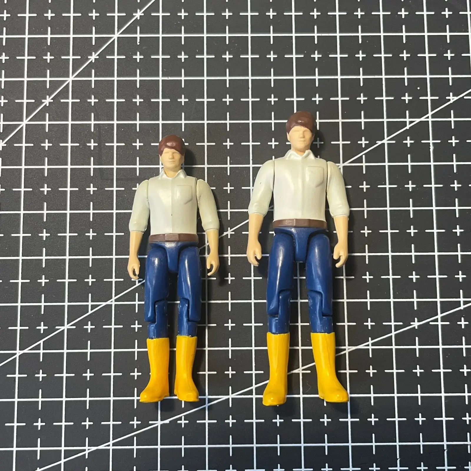 

1/32 Autobot G1 Animation Character Spike Character Model Toy MP Column down Action Figure