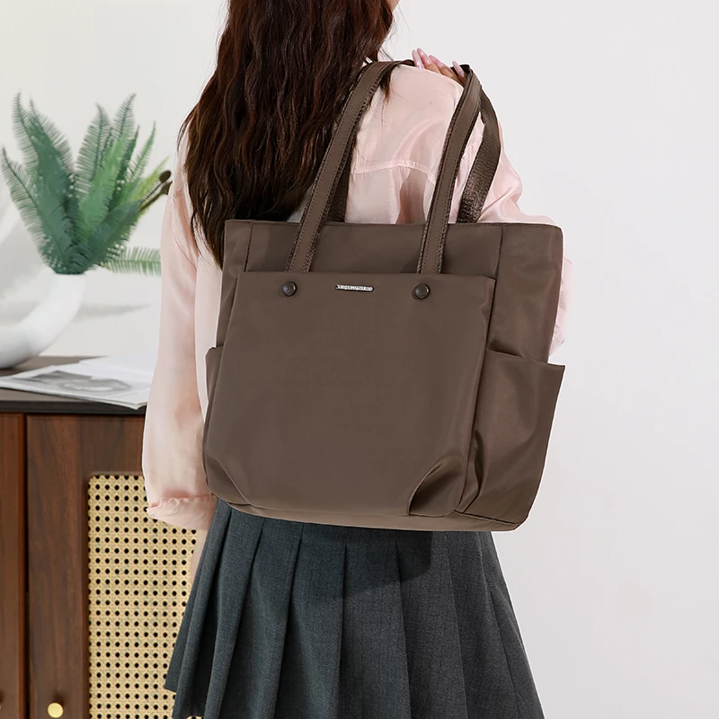 Modische, geräumige Handtasche aus Oxford-Stoff für Damen, vielschichtig, tragbar, ideal als Schultertasche für den Arbeitsweg und Reisen. – Detail 13