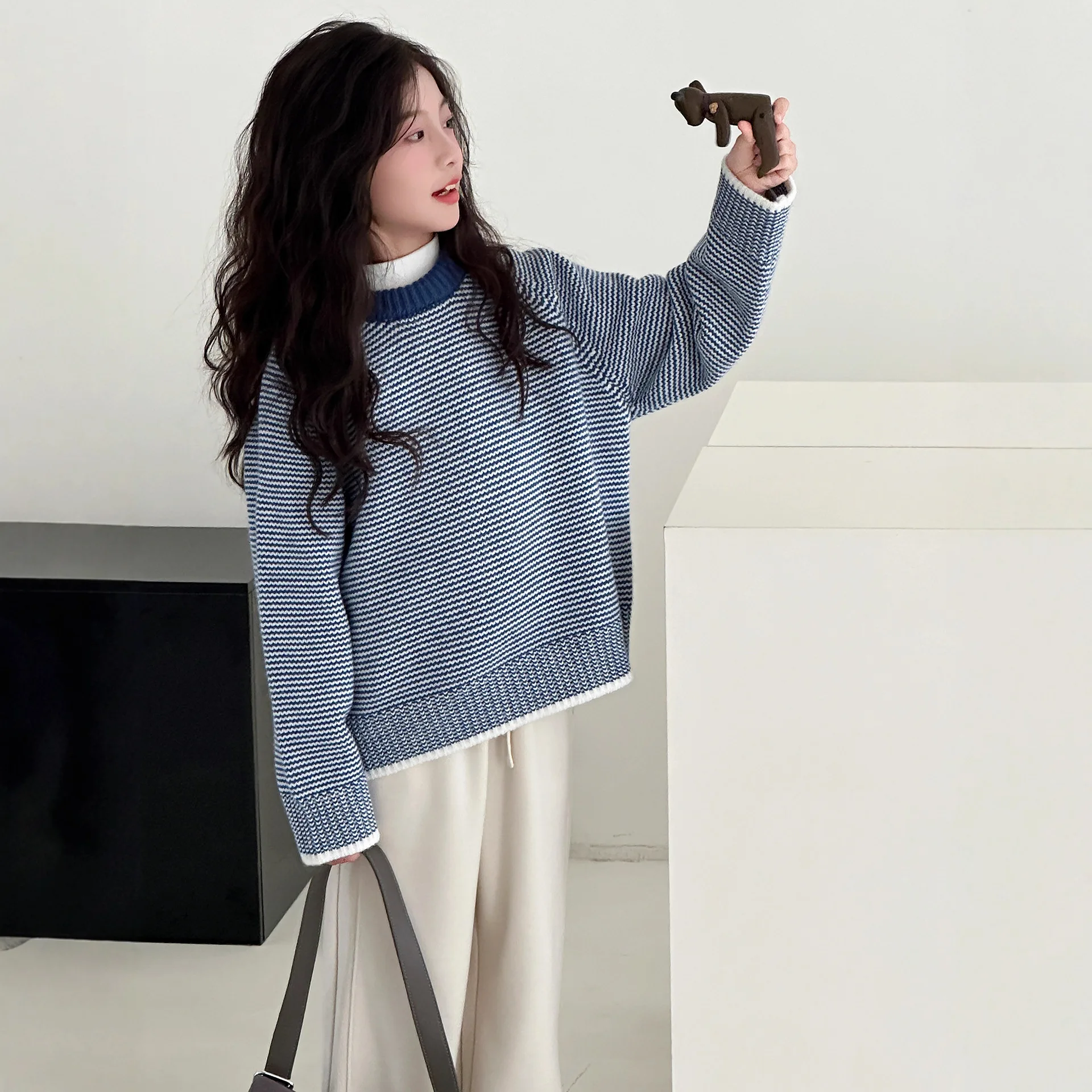 سترة زرقاء مخططة بنمط كسول سترة محبوكة محظورة الألوان قاعدة داخلية علوية حلوة لطيفة ومطابقة تمامًا عصرية #3