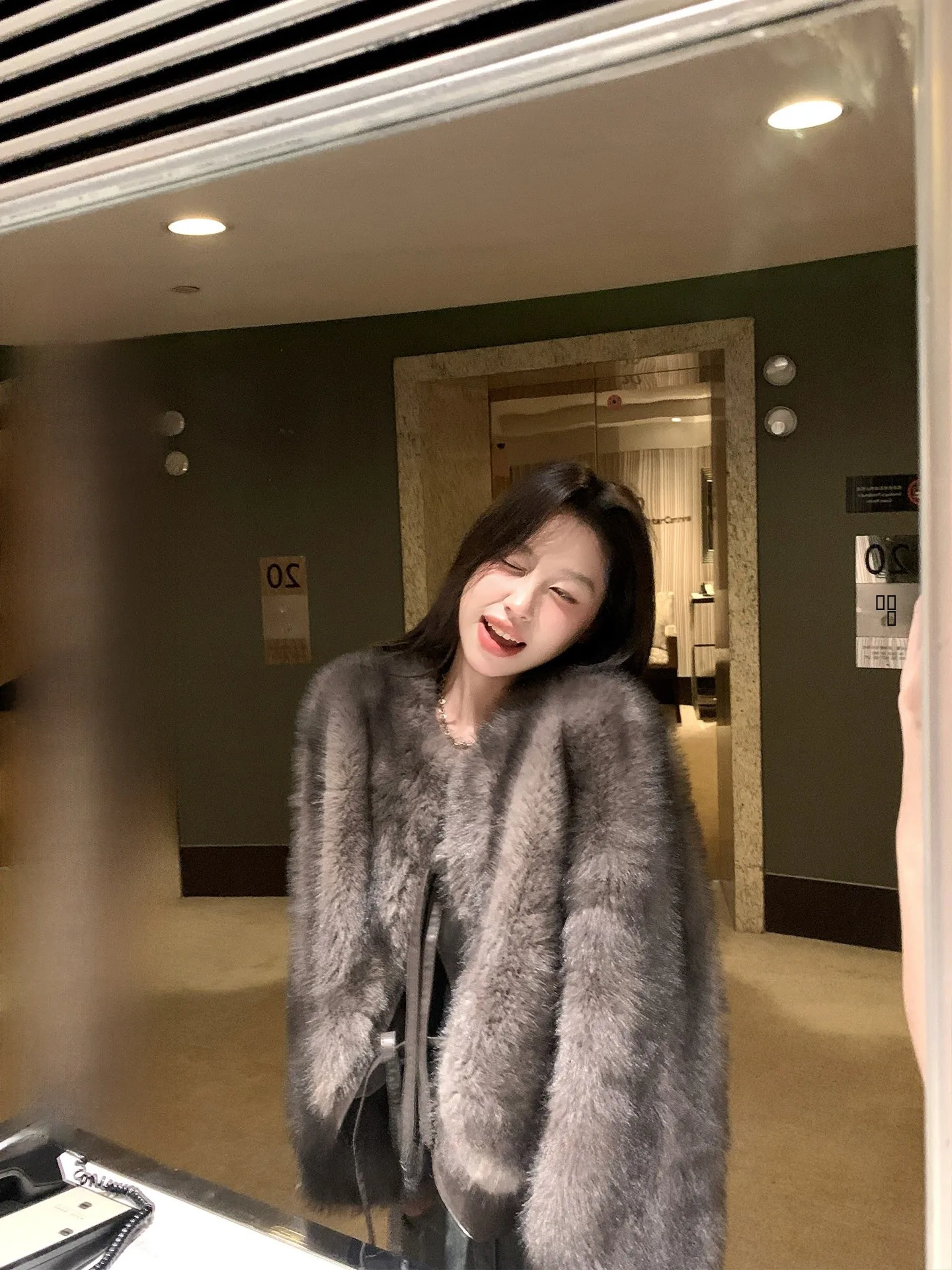 

Faionable Young Knot Fur Coat Vintage Sle Fur Jaet Polyester Straight Cut Long Sve ort Length...