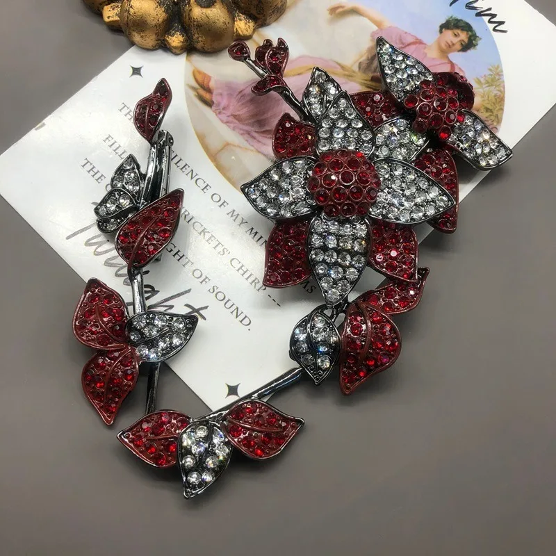 

Light Luxury Alloy Rhinestone Flower Brooch Niche Women's Clothing Suit Coat Corsage Jewelry Pin