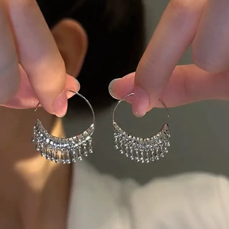 Silver Water Droplets Simple Tassel Summer Design Earrings Female Senior Fan Exaggerated Temperament Show Face Small Ear Hook