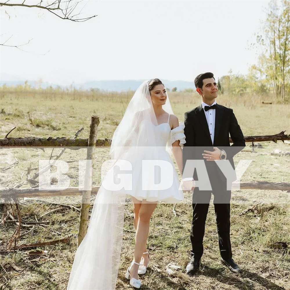 Robe de Mariée Courte Élégante, Dos aux, Bretelles Spaghetti, Hors des Patients Initiés, Quelle que soit Au-dessus du Genou, Éducative